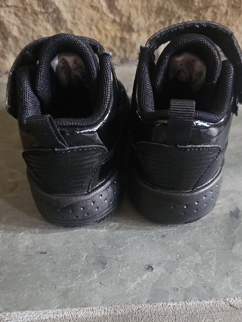Nike Air Jordan Max Aura 2 Black Sneakers Infant Toddler Size 4C Cn8096 005 - Picture 3 of 10